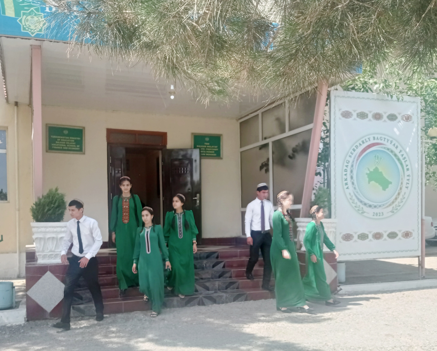 Balkan welaýat mliýe-ykdysady orta hünär okuw mekdebinde “AÇYK GAPYLAR” güni geçirildi.